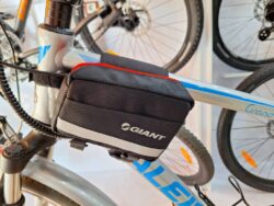 کیف روی تنه دوچرخه جاینت مشکی با زیپ قرمز